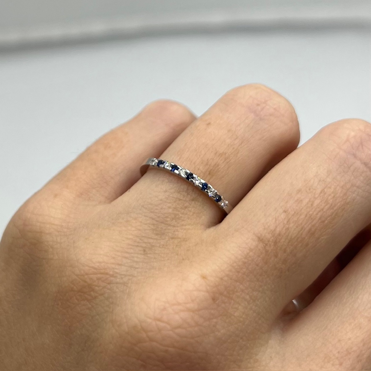 Ring Ellinor handgjord safirer diamanter vitguld 18 karat 