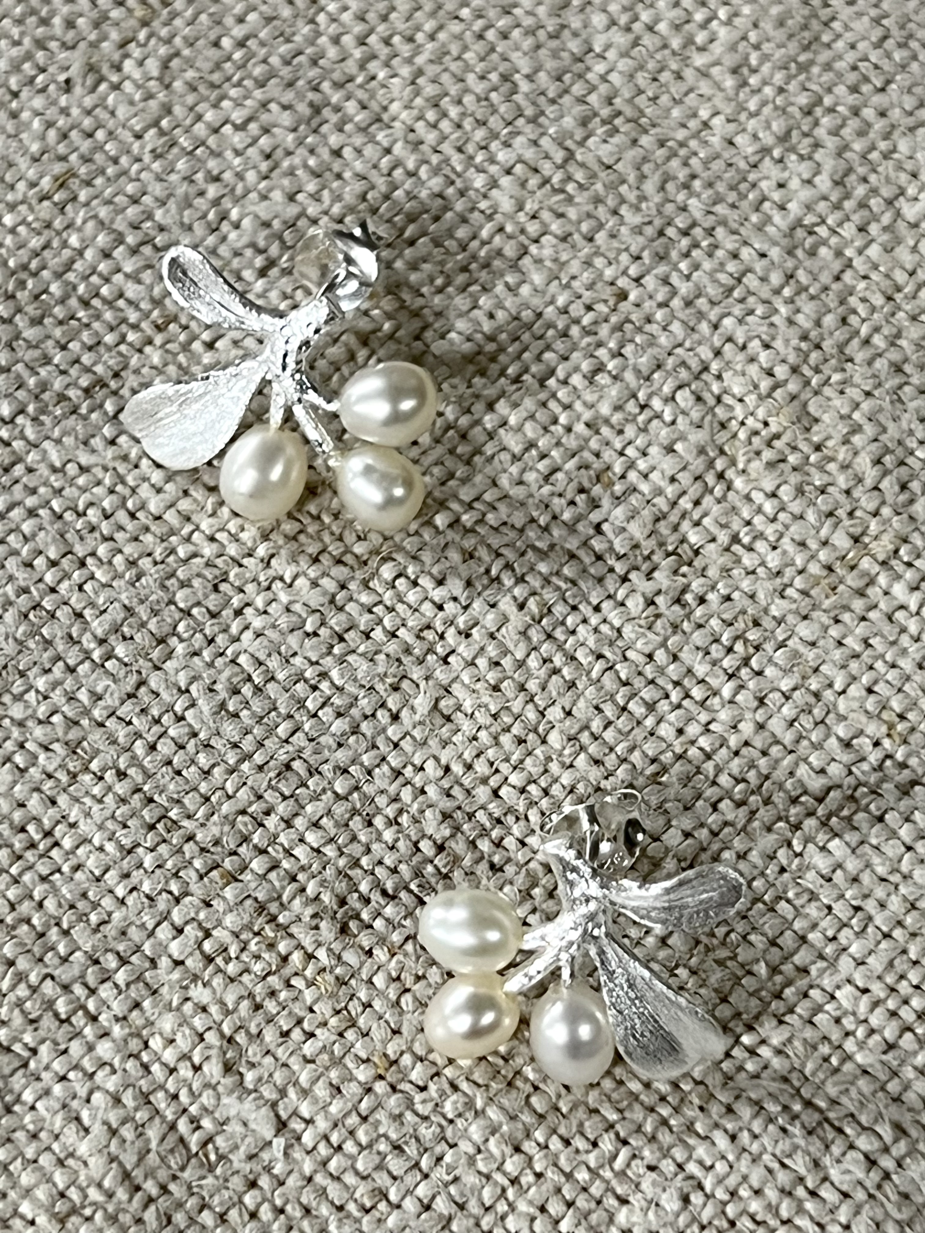 Örhänge Pärlblomma i Silver