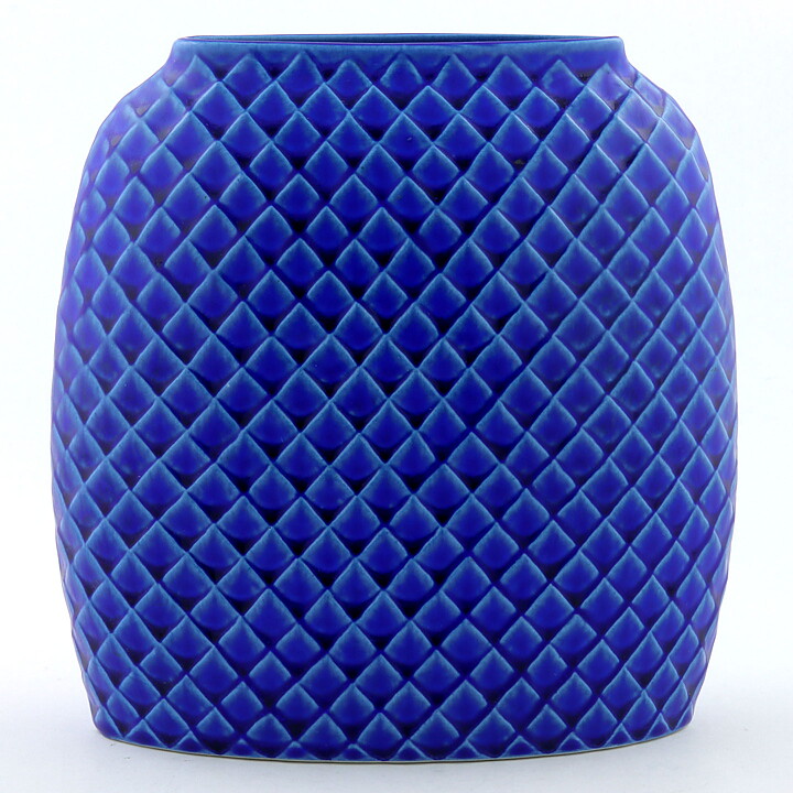 Stig Lindberg (Fjäll 1960) Blue Swelling Vase with Scale Relief 18 cm 
