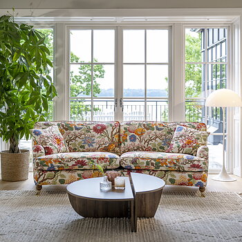 Andrew Howard 2,5-seater Sofa curved - Bröderna Anderssons