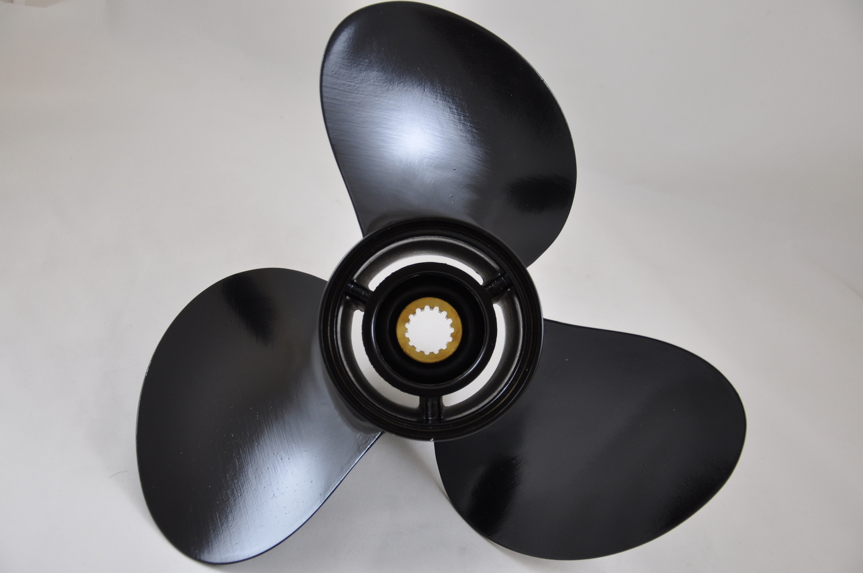 SUZUKI 13 1/2 X 15