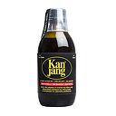 En mörk flaska med en en svart etikett med gul text. Texten säger Kan jang. Över korken sitter en medföljande doseringskopp.