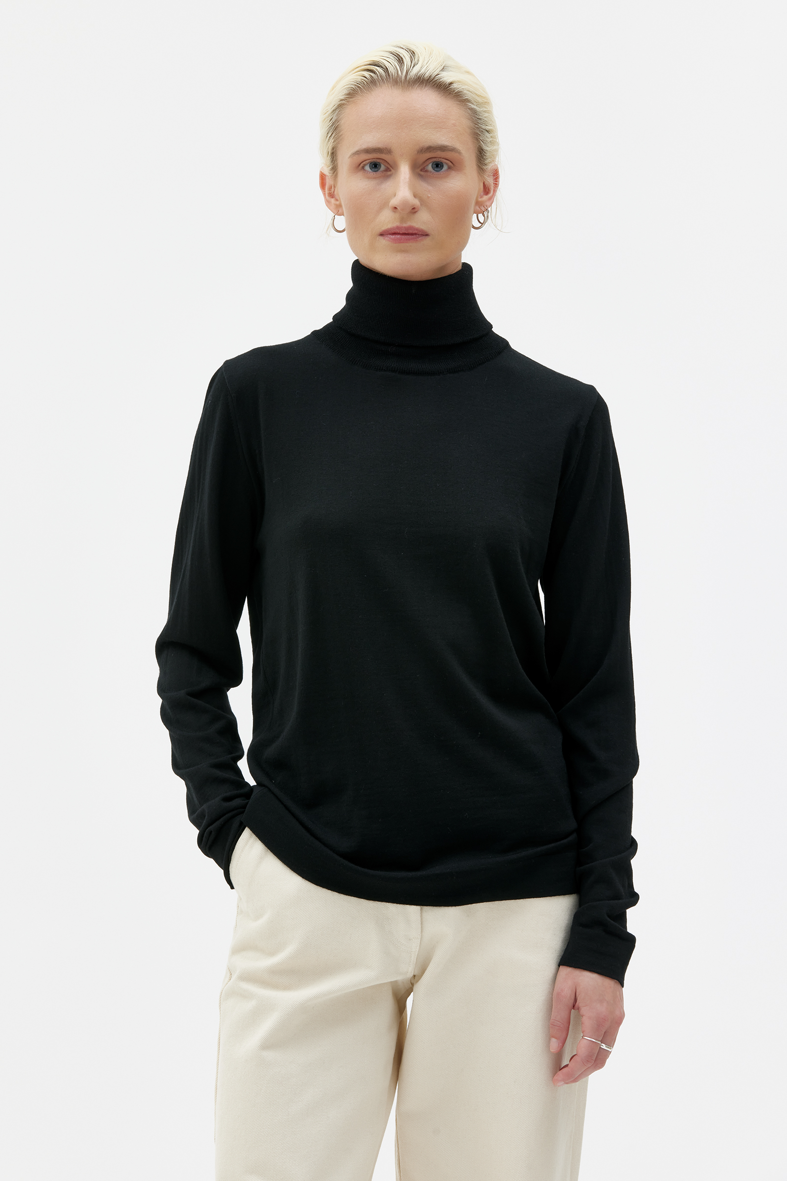 Eli fine knitted roll neck sweater Black maska
