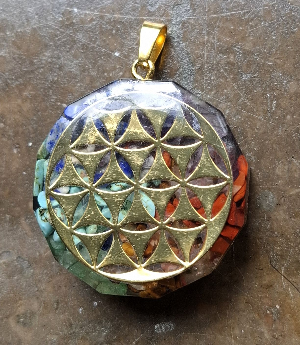 Orgonite Halsband med Livetsblomma  och chakra stenar