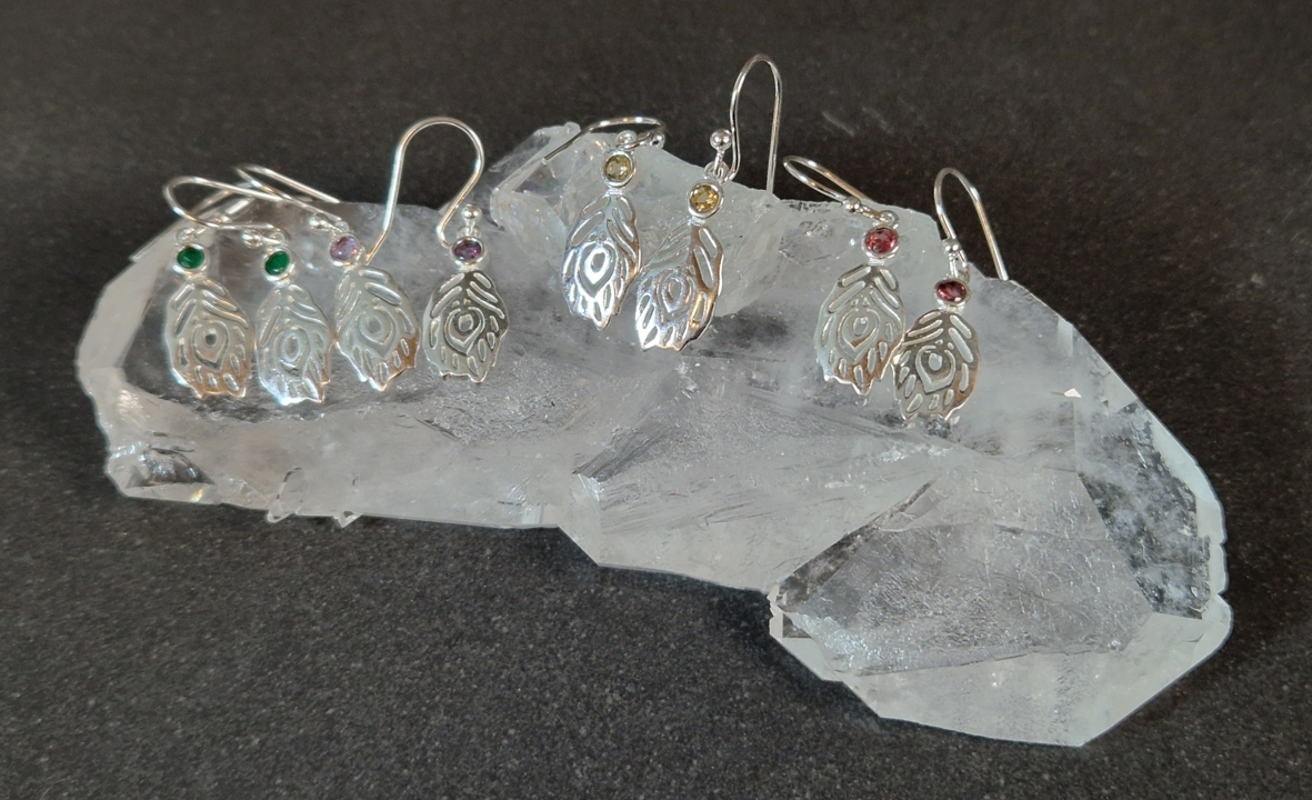Löv Örhängen i silver med rund cabochon. - 2