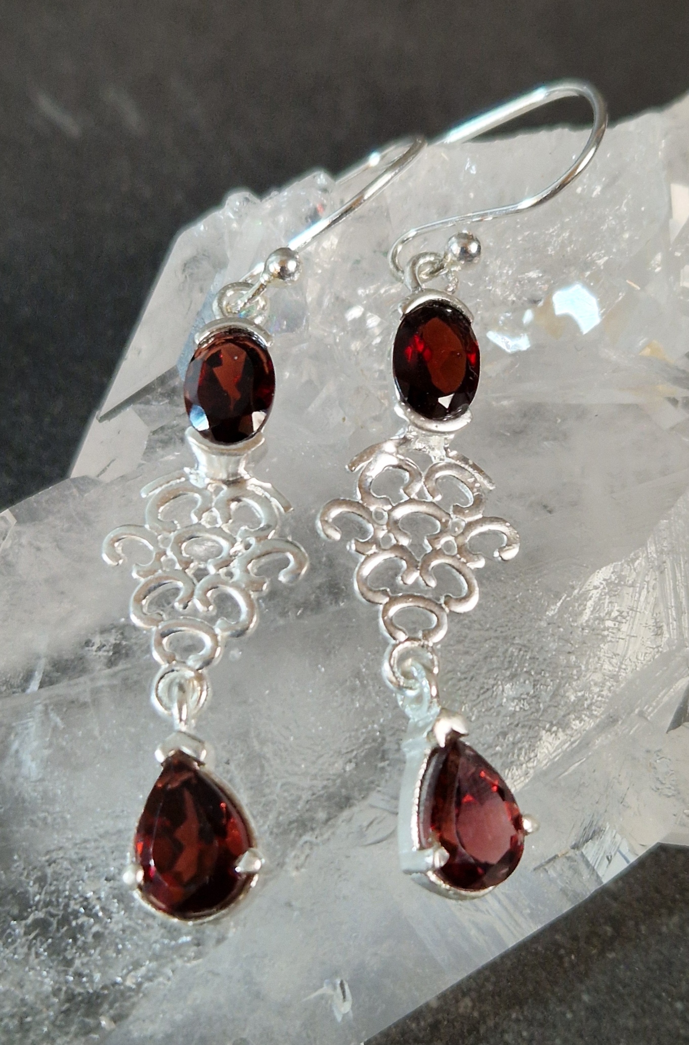 Örhängen i silver med två fasettslipade cabochoner   - 3