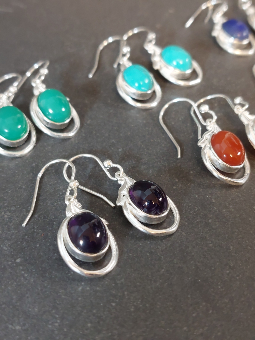 Örhängen Silver med oval Cabochon
