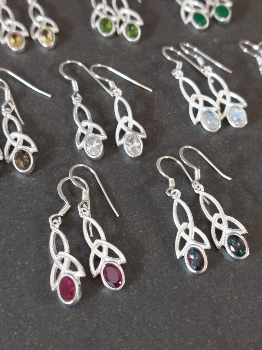 Keltisk knut Örhängen i Silver med Cabochon