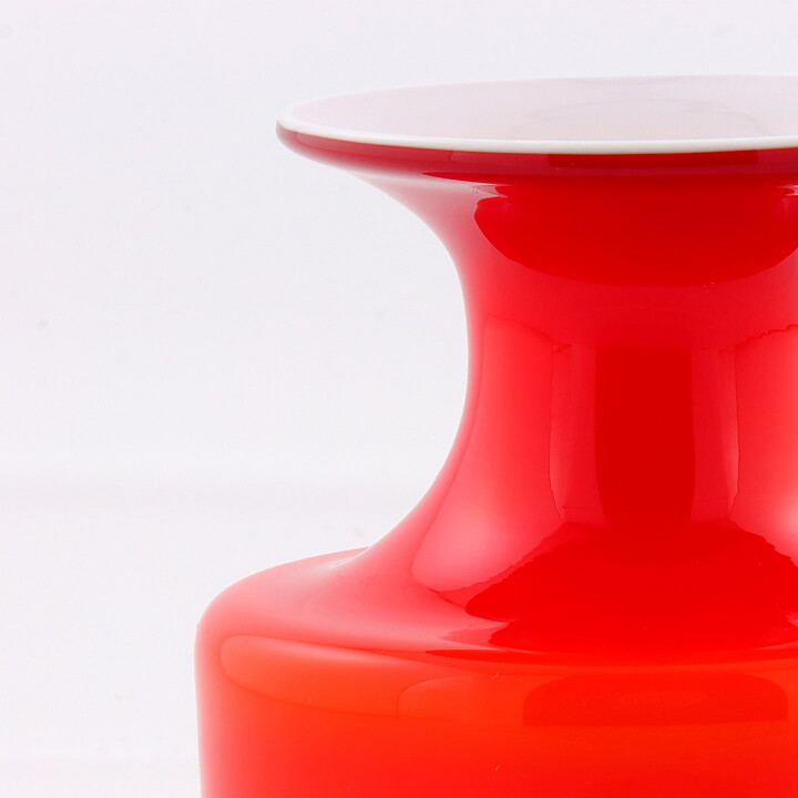 ペル・リュトケン  Carnabyシリーズ ガラス製の赤い花瓶  Vase  (10cm)  1968年
