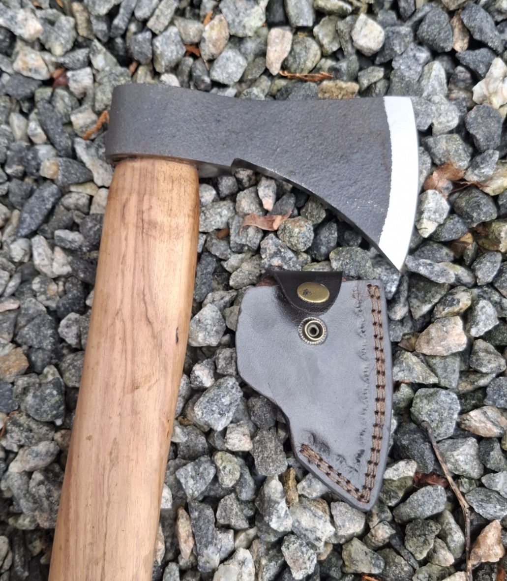 Vikingyxa  i Kolstål  med läder skydd - 4