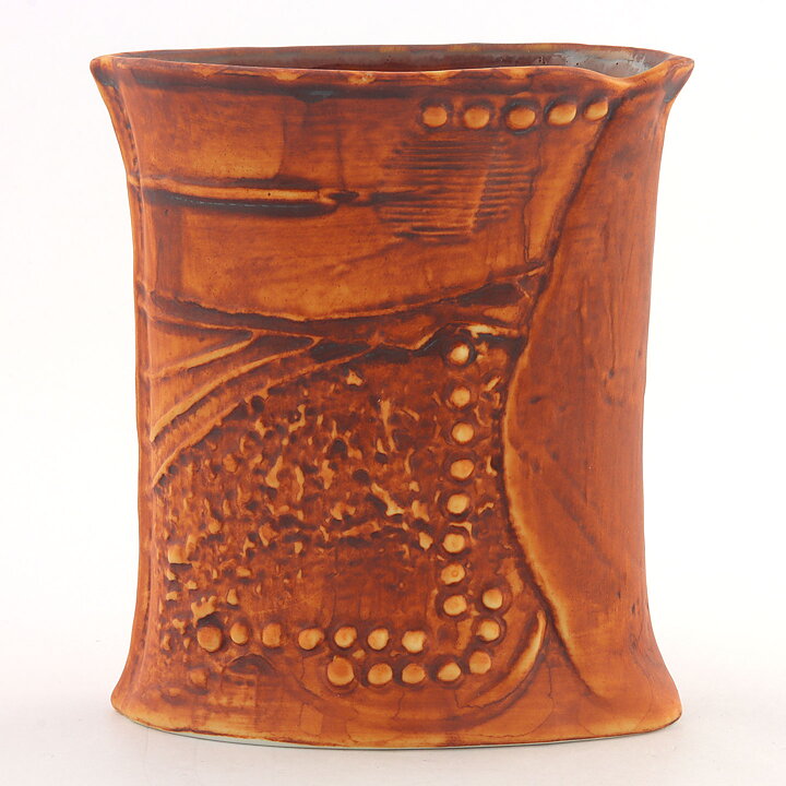 Bertil Vallien (Terra 1978) Brown Hourglass Vase with Relief Decor 13 cm (1)