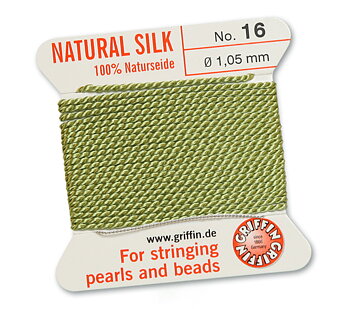 Peridotgrön 16, 100% Pärlsilke Nr.16 (~1,05 mm) 2m, 1nål