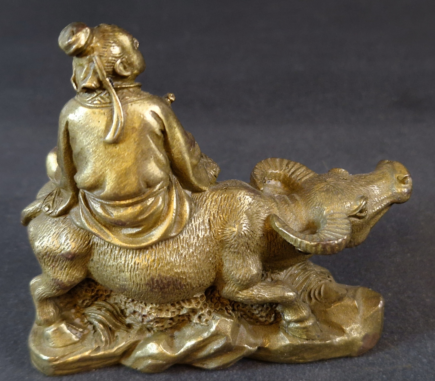 Staty i Brons - En av de Åtta Odödliga, ridande på ett kraftdjur - 2