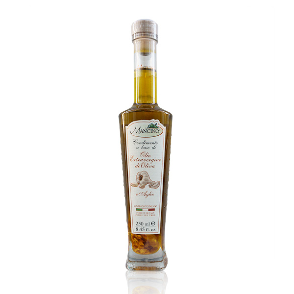 Mancino Vitlöksolivolja, 250 ml. Italiensk Extra Jungfruolivolja med vitlök från familjen Mancino i Puglia.