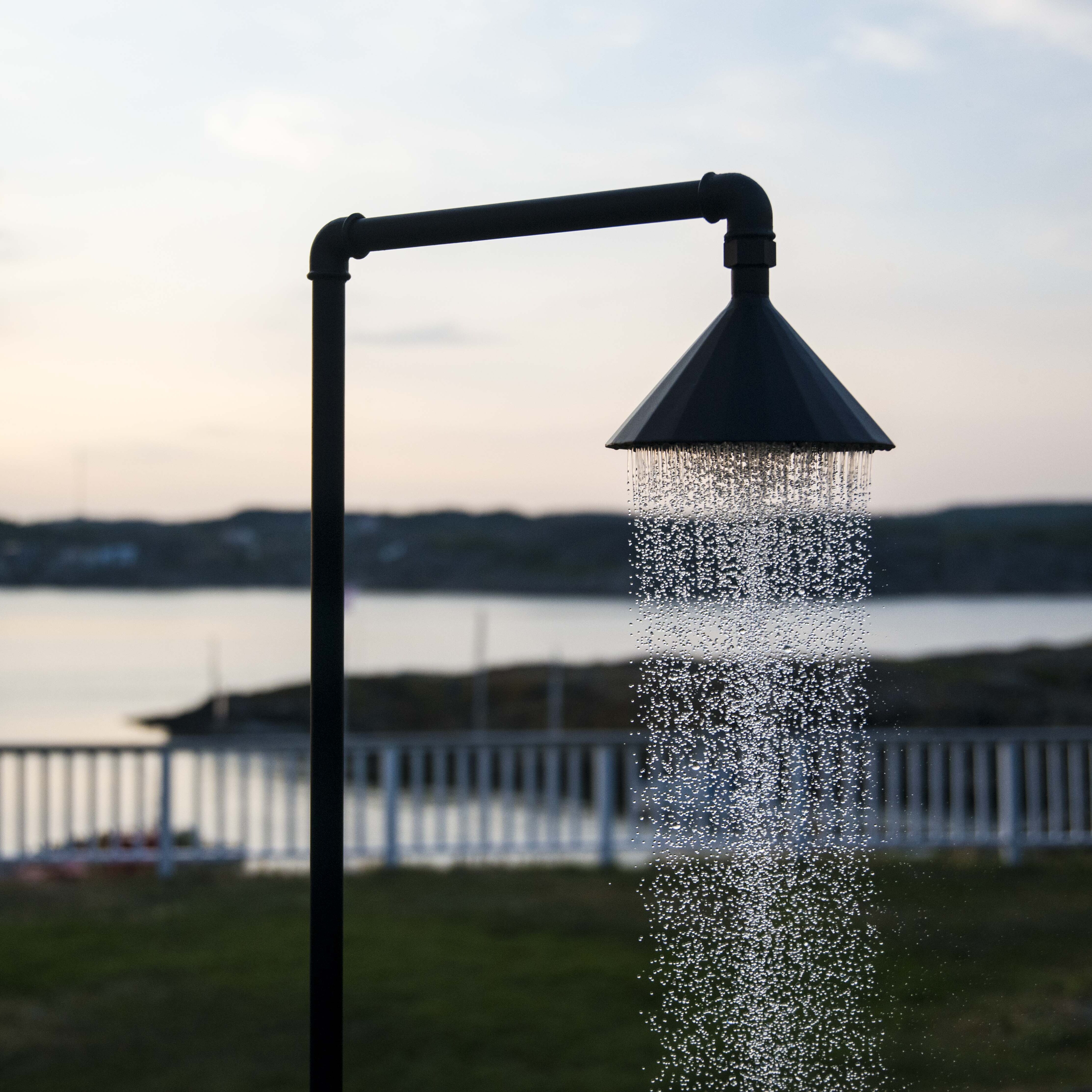 Garden wall-mounted outdoor shower - Black - 2