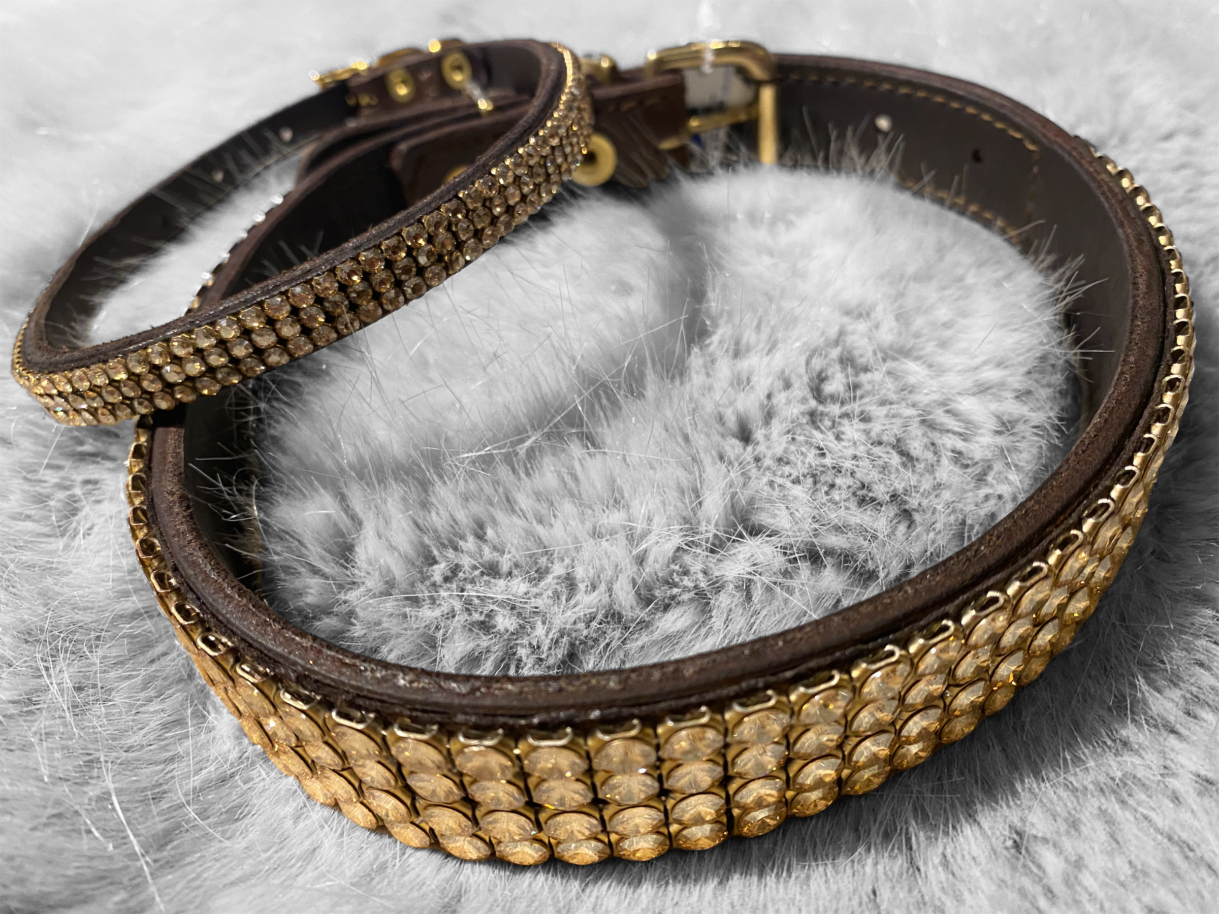 DIAMONDS DOG 4 ROW LARGE CRYSTAL COLLAR GSH ON&nbsp;BROWN