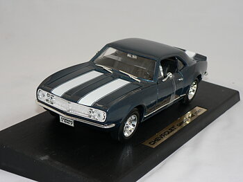Chevrolet Camaro -1967  1:18 Road Legends