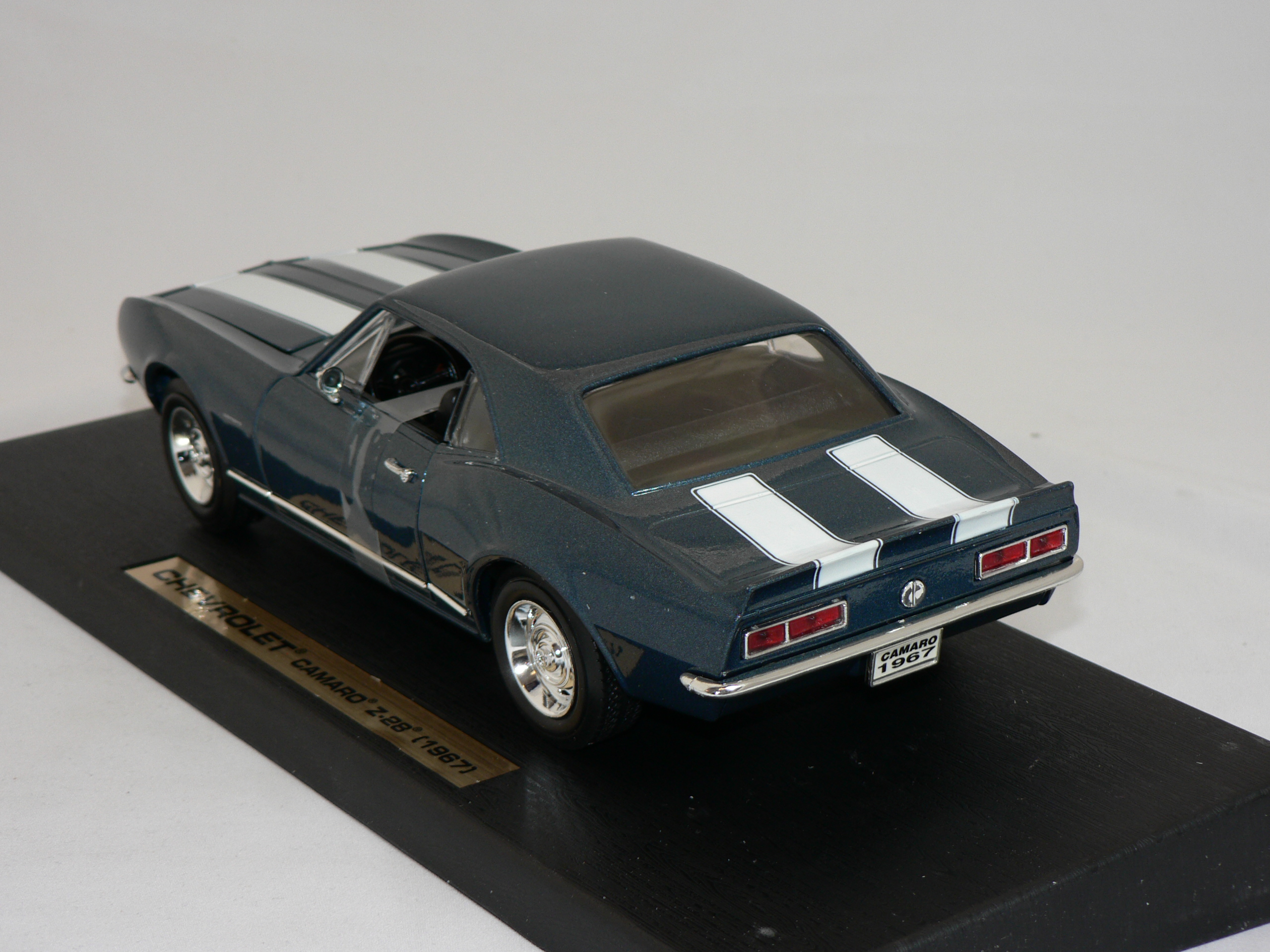 Chevrolet Camaro -1967  1:18 Road Legends - 2