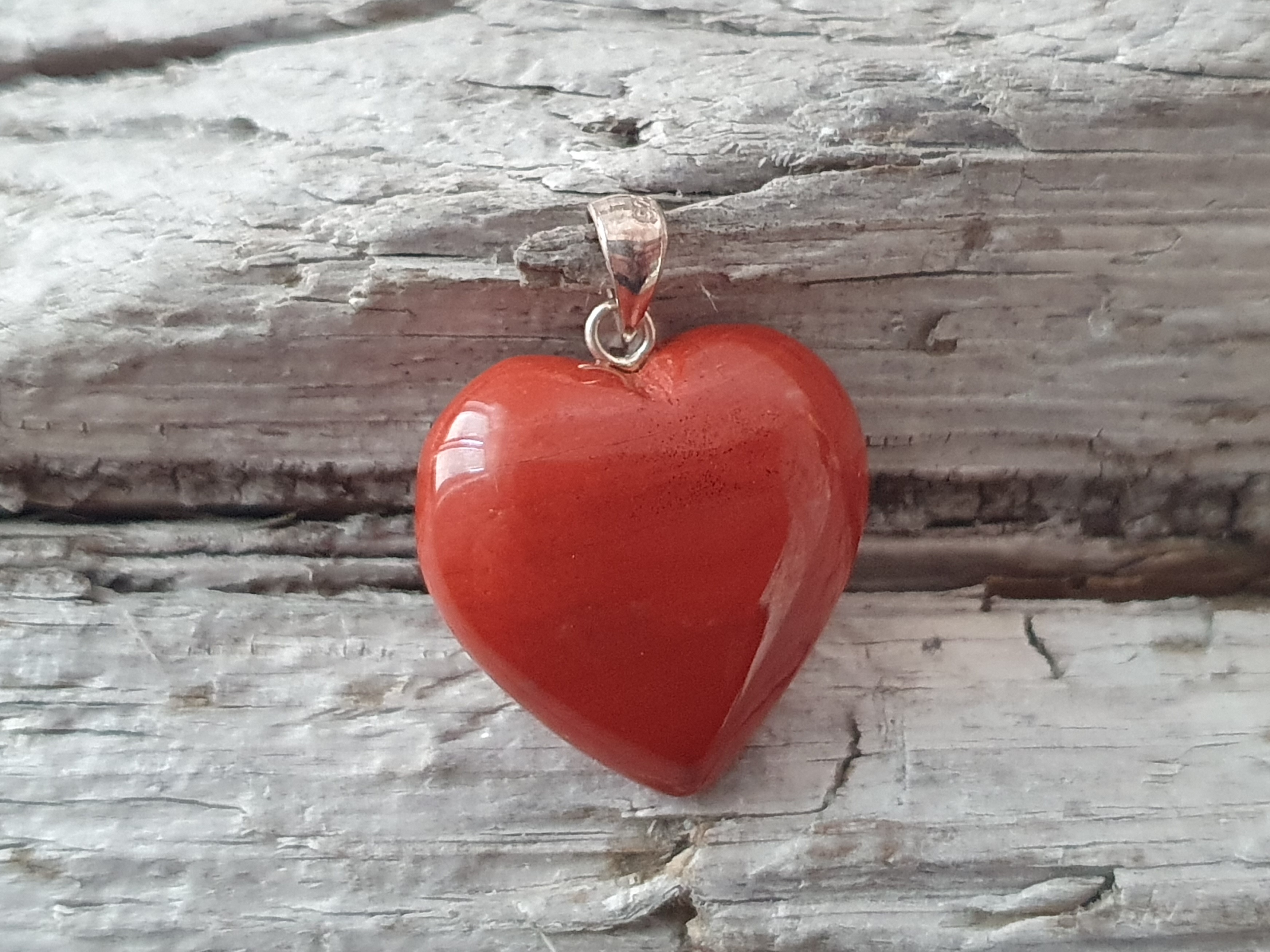 Hjärthänge. Röd jaspis 20 mm, 925-silver
