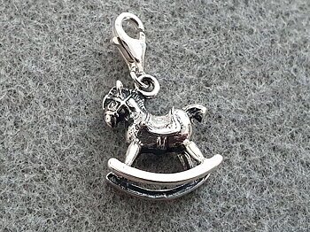 Berlock gunghäst med 9mm karbinhake, 925-silver
