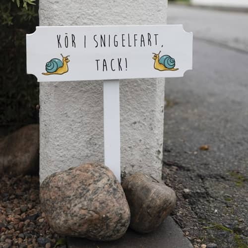 Träskylt - Kör i snigelfart, Kör sakta / - 2