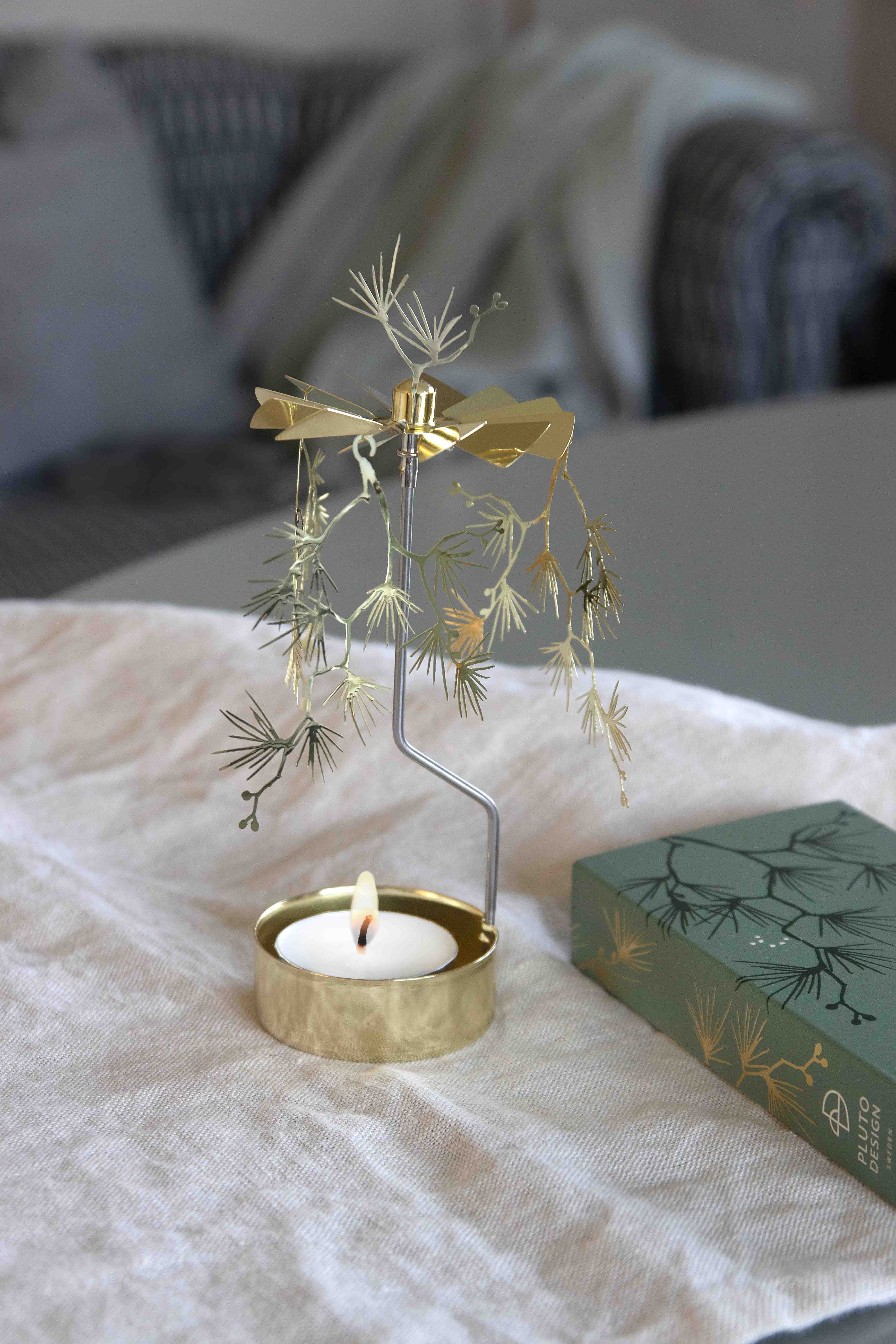 TEALIGHT SPINNER PINE
