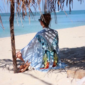 Lyxig eri siden kimono med tryck vingar ryggen fjäril | exklusiv morgonrock loungewear kaftan för dam Yggdrasil  - strand