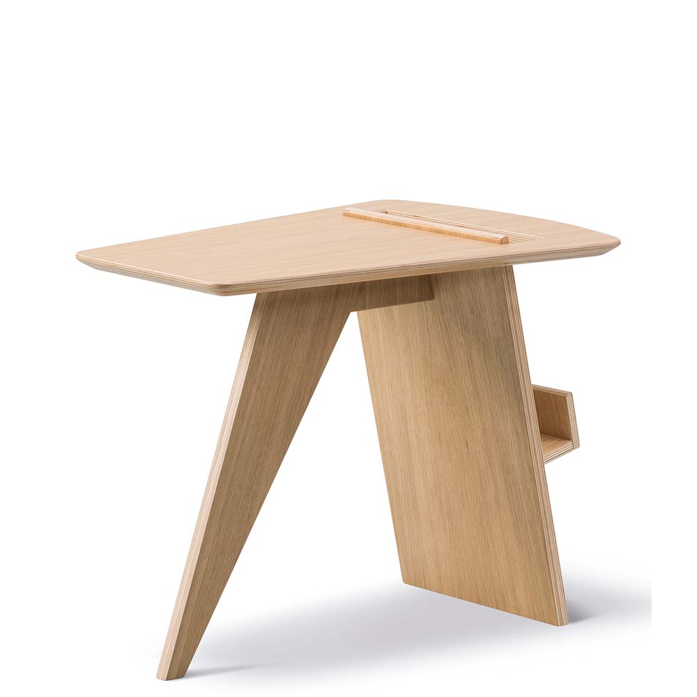 Magazine Side Table Lacquered Oak - Fredericia Furniture