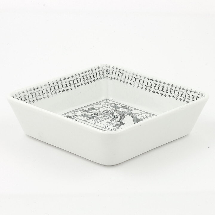 Raija Uosikkinen (Emilia 1959) Quadratic Bowl  with Graphic Motif 14 cm (2)