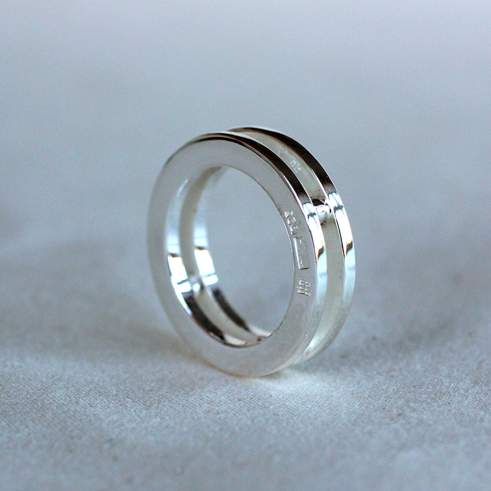 Cylinder - ring i silver med kulor
