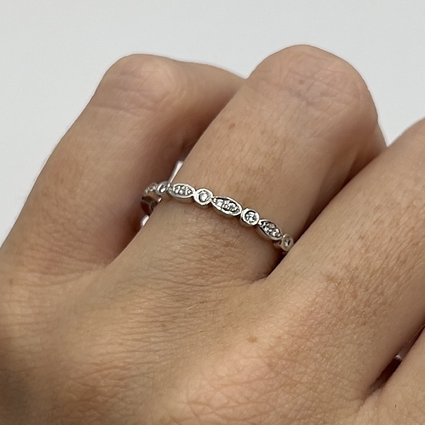 Ring Ebba handgjord diamanter vitguld 18 karat 