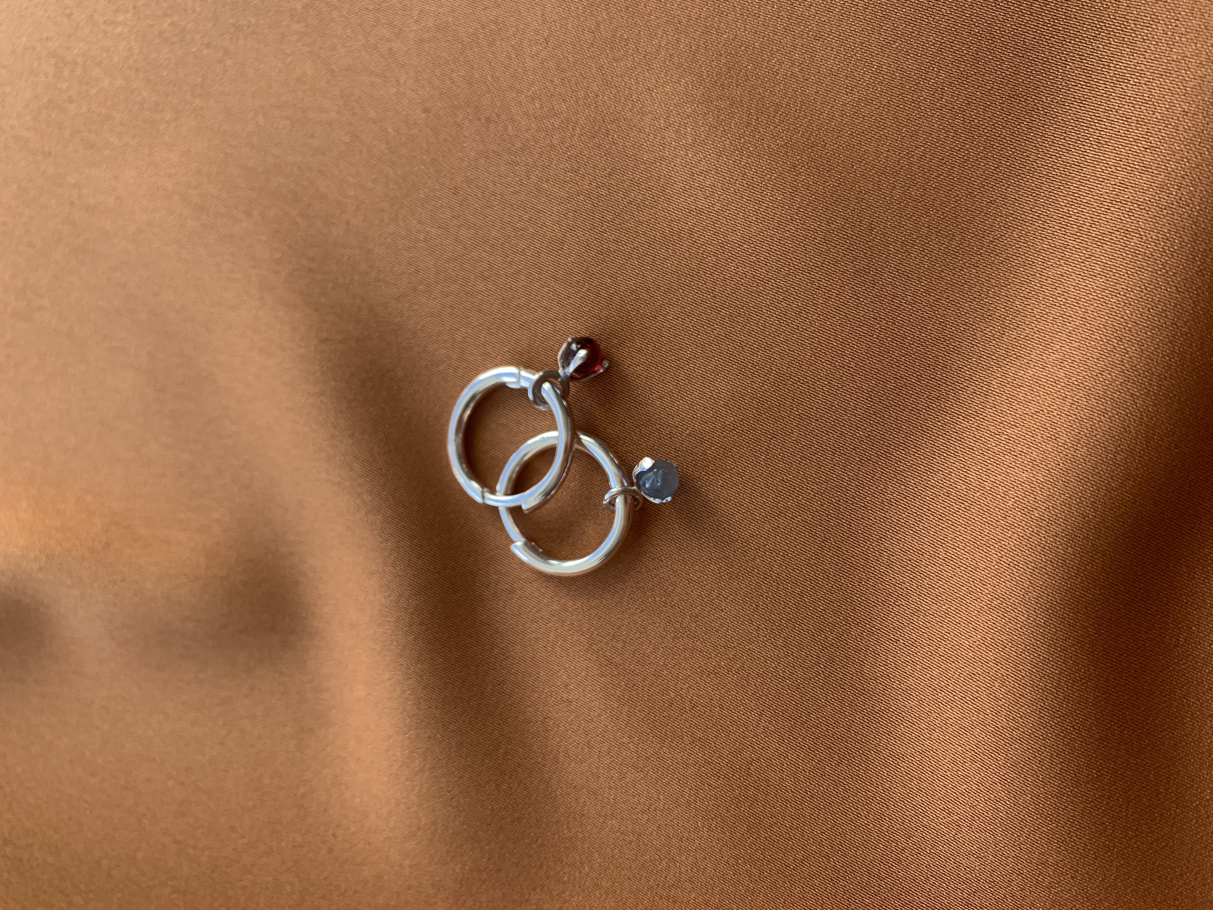 Letters round ear silver - 3