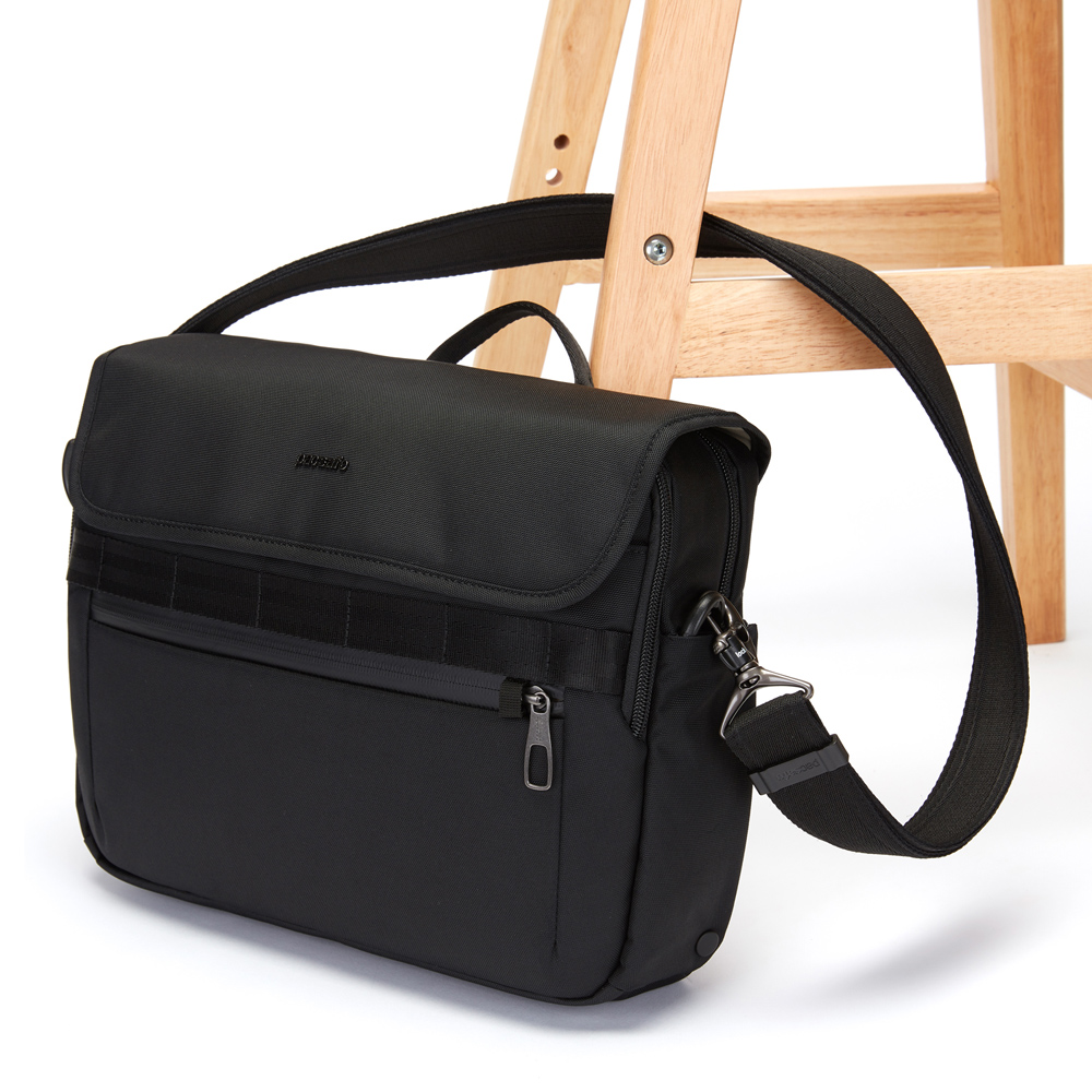 Stöldsäker väska - PACSAFE  Metrosafe X Recycled Messenger Black - 3