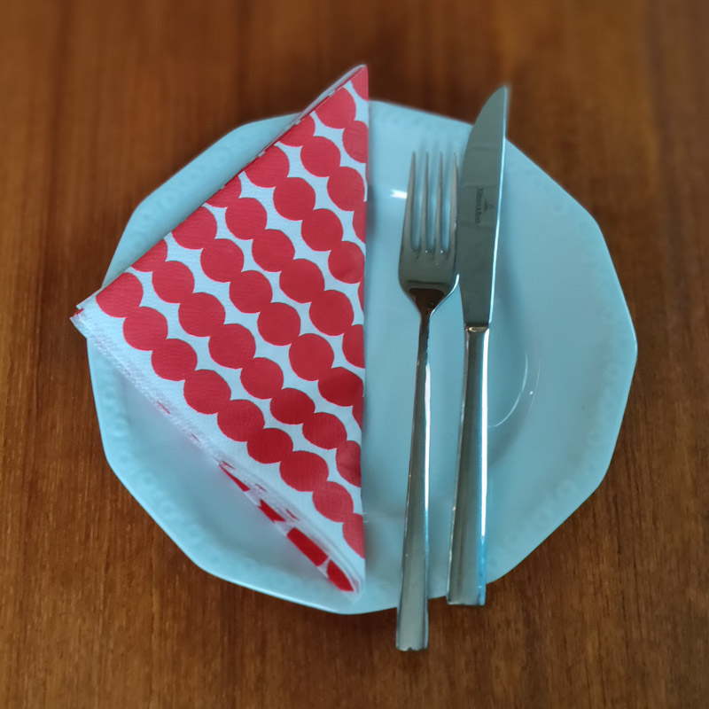 Räsymatto Röd servett från Marimekko 