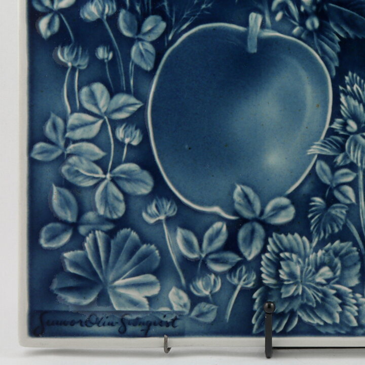 Gunvor Olin-Grönqvist (Arabia 1976) Blue Wall Plaque with Apple and Flower Motif 35 cm