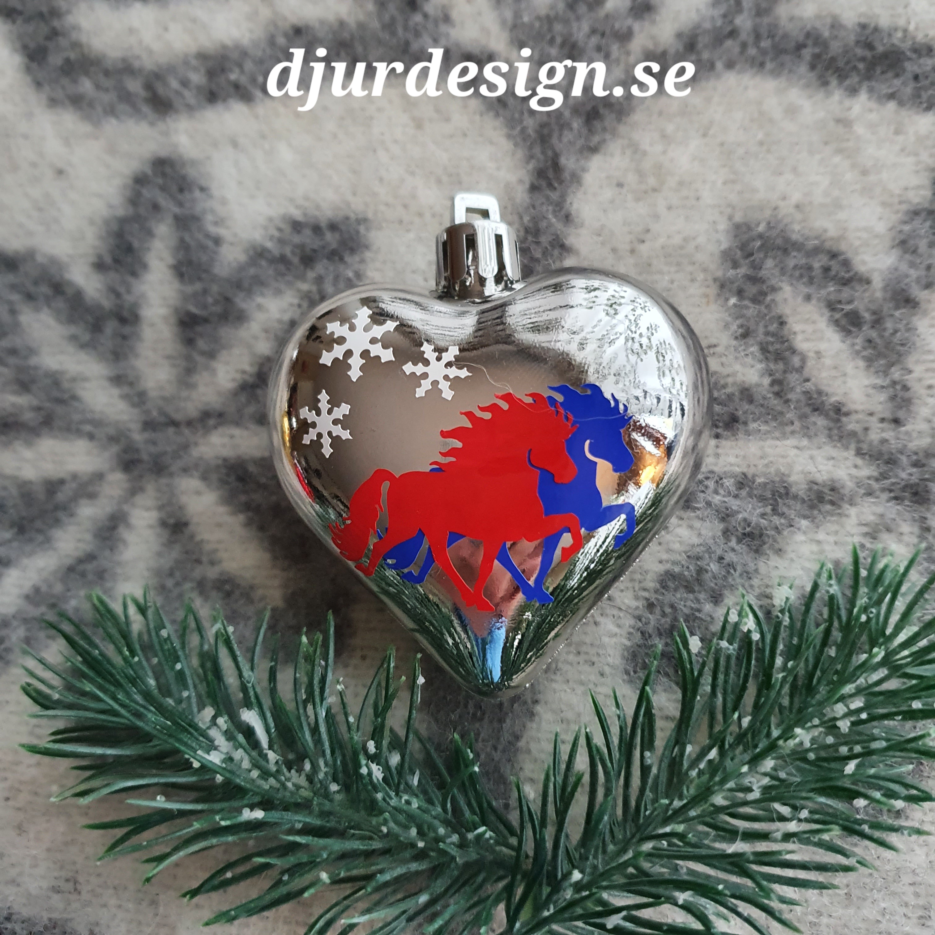Nr 01 Julkula silver blank hjärta islandshäst blå &  röd 3 vita stärnor. - 2