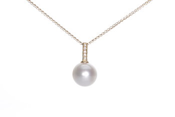 Perlenanhänger mit Südseeperle, eingefasst in Gold mit Diamanten
