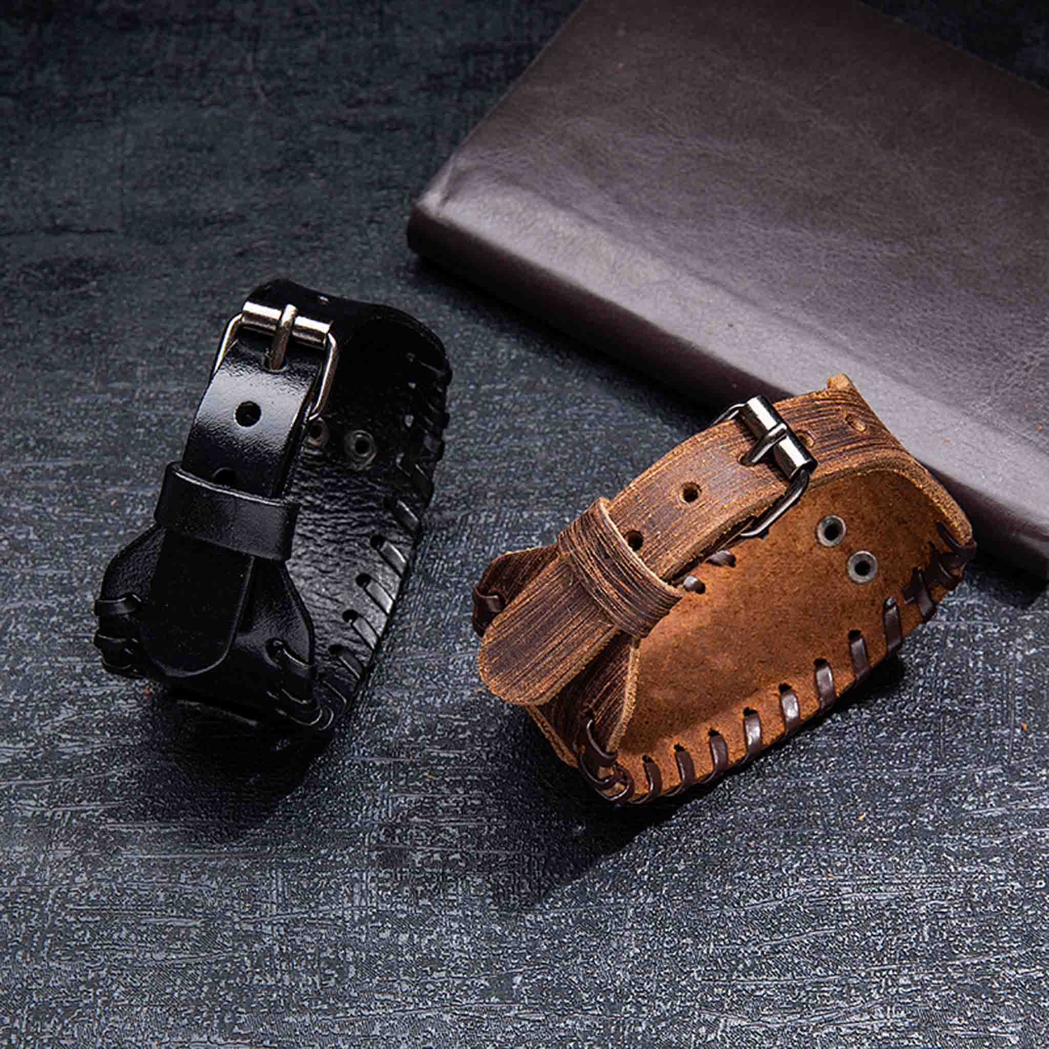 Vegvisir kompass armband svart och brunt flätat läderarmband display baksida