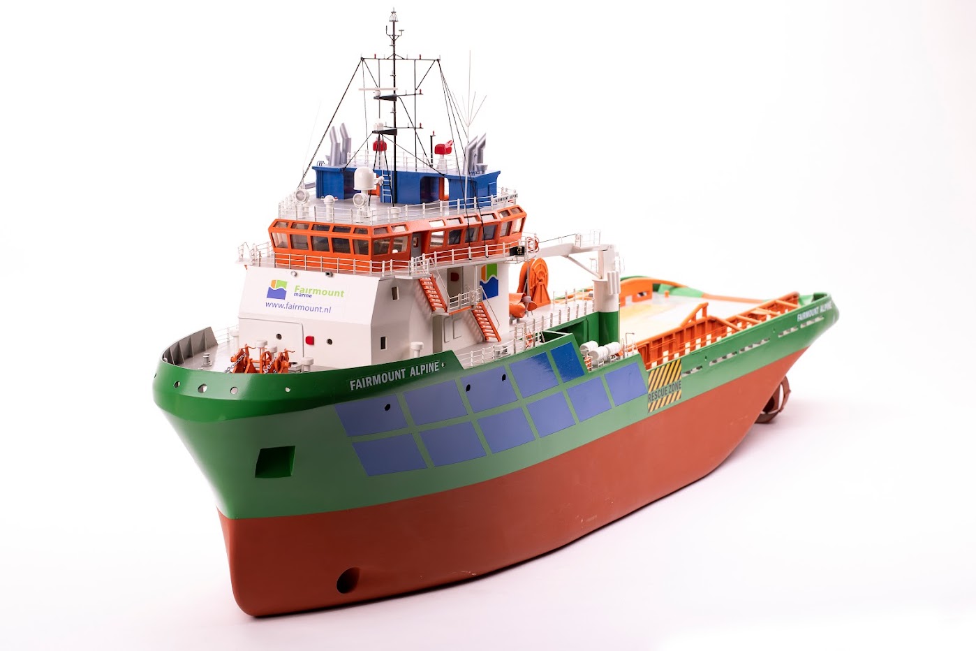 Bogserbåt Fairmount Alpine, träbyggsats (1:75) - 3