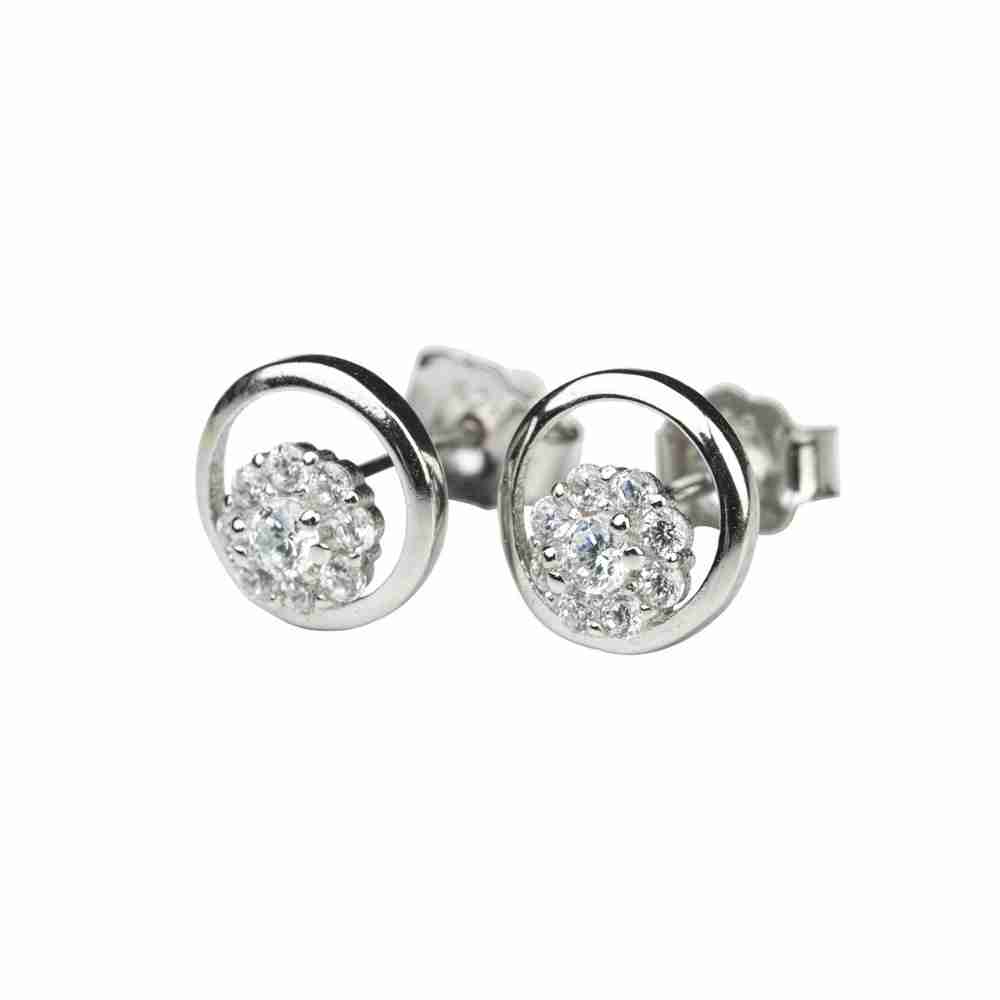 Örhänge i äkta silver med en glittrig blomma inuti en cirkel. Stiftörhänge i allergivänligt silver