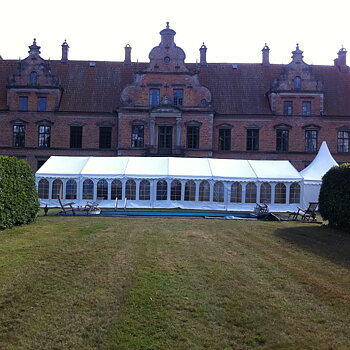 Partytält 8x18m