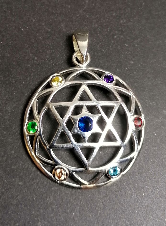 Shatkona / Hexagram (Davidsstjärna )  med Zirkonkristaller Hänge  i Äkta Silver
