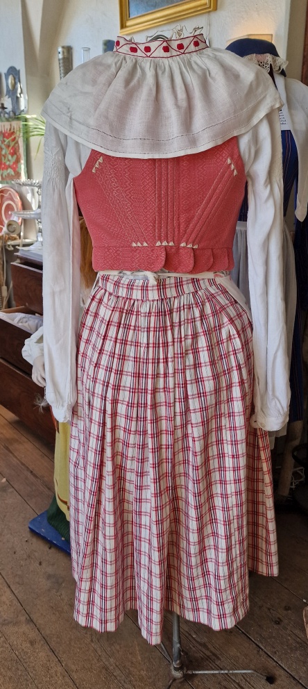 Rackeby Vastergotland girl - 2