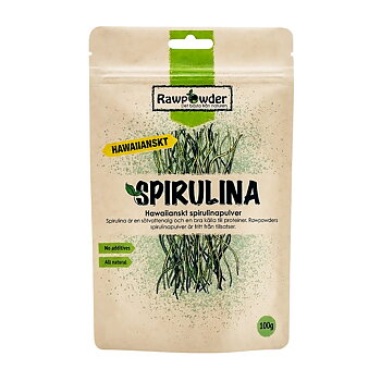 En ljusbrun stående förpackning i papper med texten Spirulina på. Snett över framsidan en gul banner med texten Hawaiiansk.