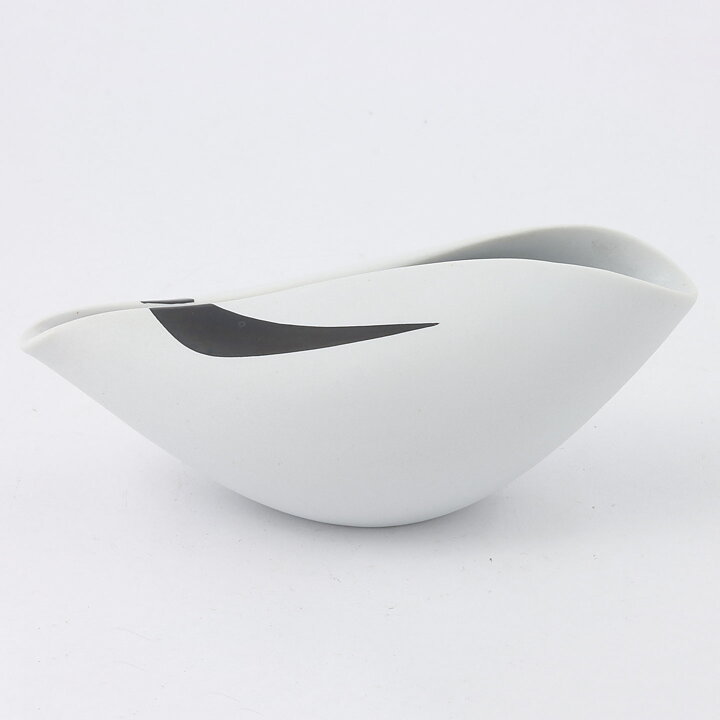 Stig Lindberg (Veckla 1950) Sculptural White Bowl with Decor 16 cm