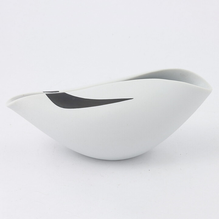 Stig Lindberg (Veckla 1950) Sculptural White Bowl with Decor 16 cm