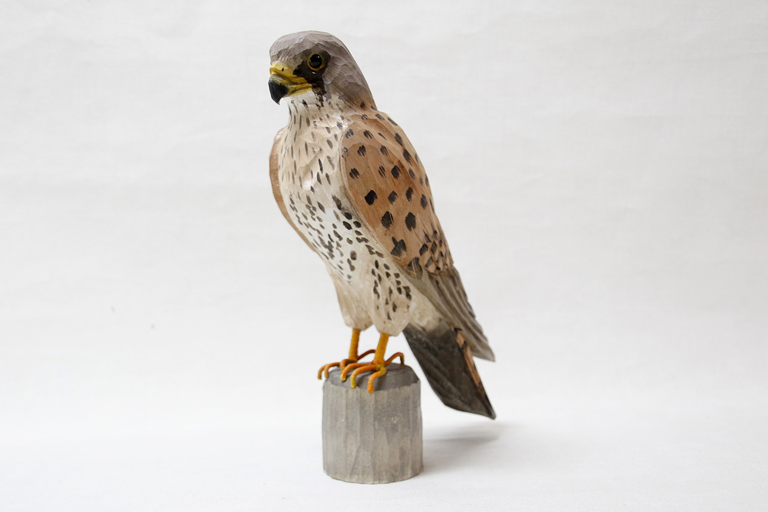 Common kestrel Wood 30x27x10 cm