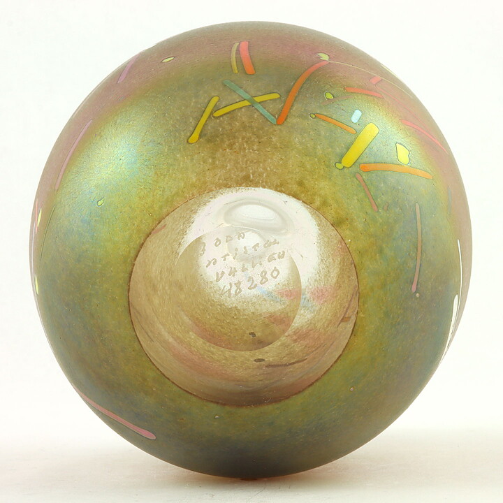 バーティル･ヴァリーン Tornadoシリーズ ふっくらしたガラスの花瓶 Vase  1983年 14cm