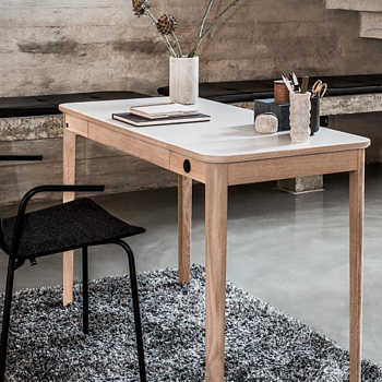 SM131 Desk Wooden legs - Skovby Möbler