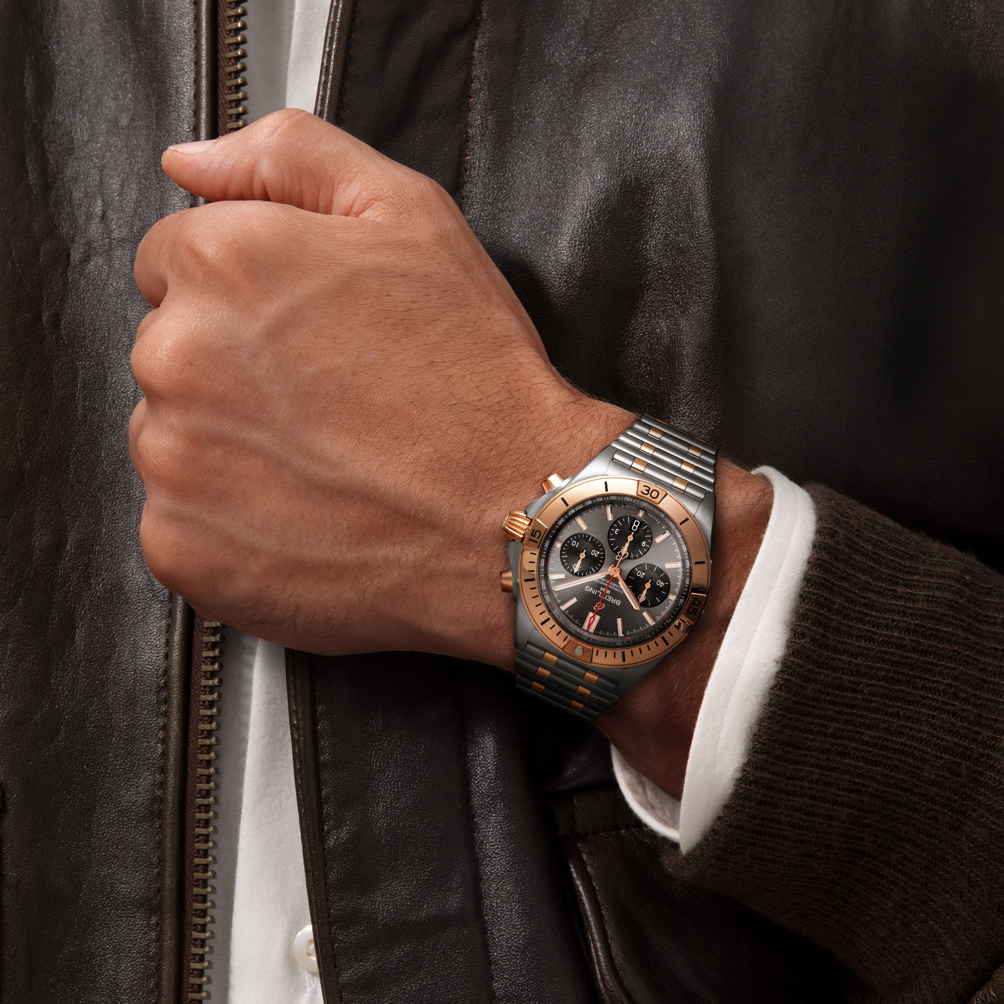 Breitling UB0134101B1U1 Breitling Chronomat B01 42 svart stål och 18 K roséguld sidobild